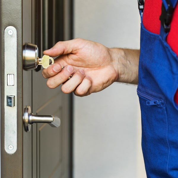 la cerrajería residencial utiliza técnicas de seguridad actualizadas para garantizar la protección de los hogares